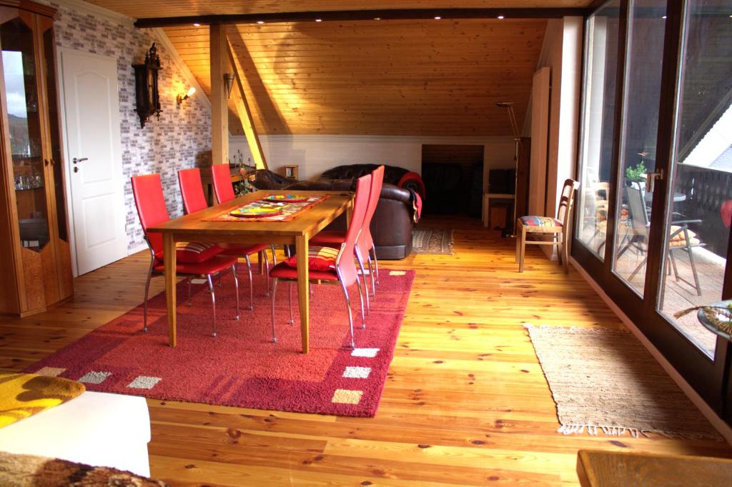 Posezení v ubytování Moderne Ferienwohnung in Mastershausen - 140qm