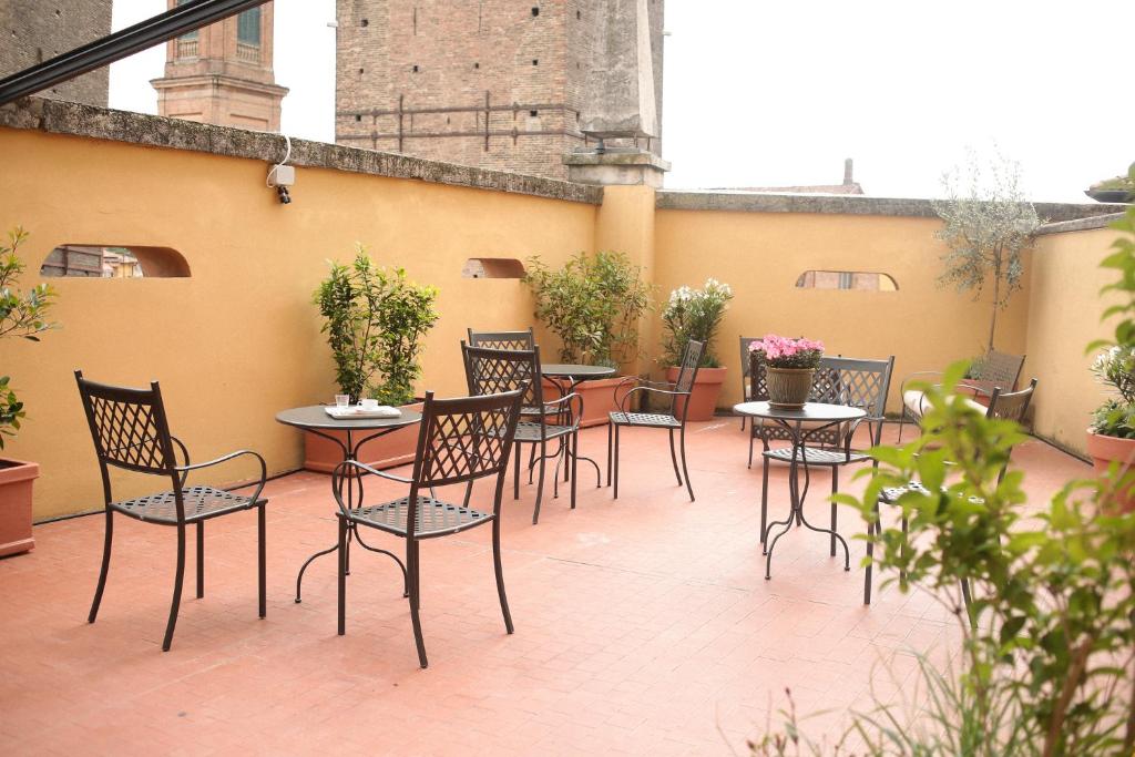 Μπαλκόνι ή βεράντα στο Albergo Garisenda con terrazza panoramica sulle Due Torri