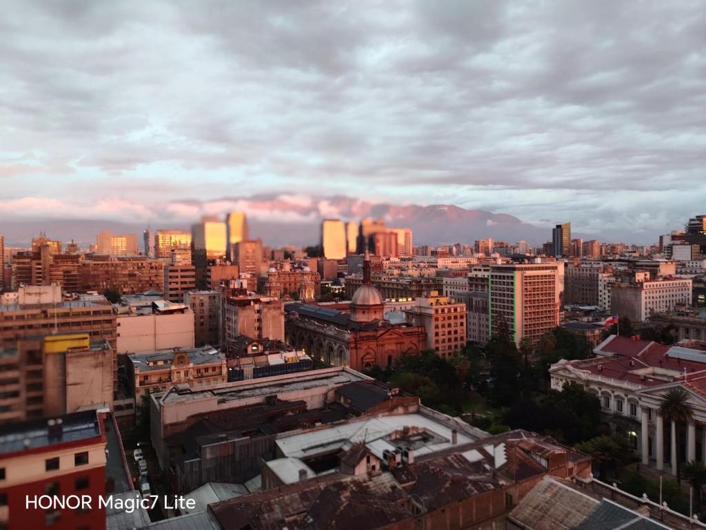 a view of a city skyline with buildings at UNA HABITACIÓN PRIVADA con BAÑO PRIVADO en CENTRO HISTÓRICO in Santiago
