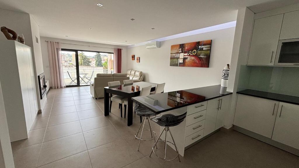 Kuchyň nebo kuchyňský kout v ubytování Grand appartement de standing au cœur de la ville