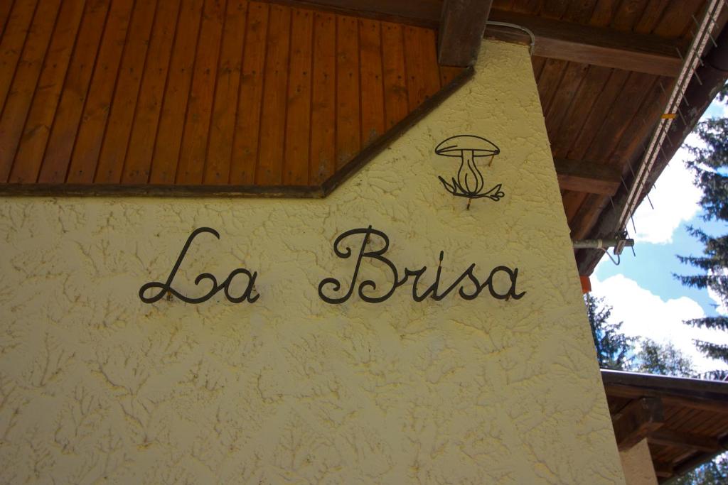 a sign on the side of a building that reads la buiosis at Villa La Brisa in Predazzo