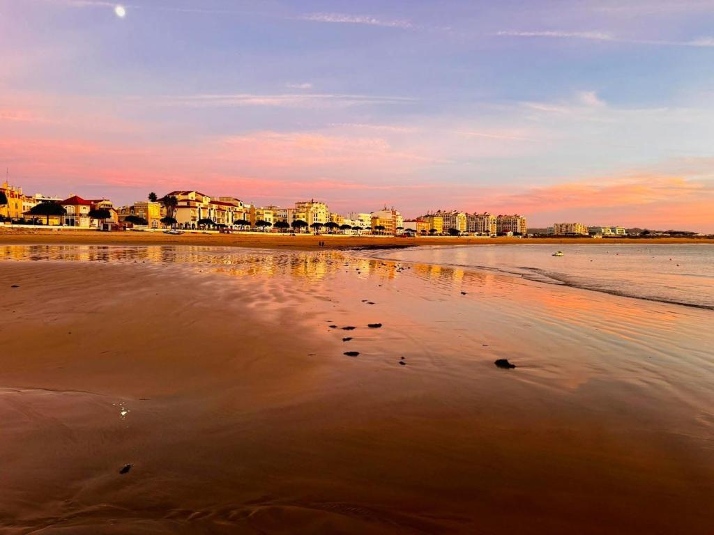 a view of a beach with buildings in the background at Beach Views-Ocean Breeze-Duplex Dreams in São Martinho do Porto