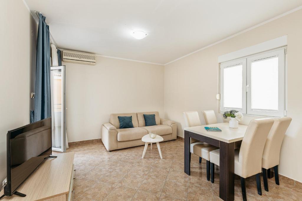 Sun Village Aparthotel - 4