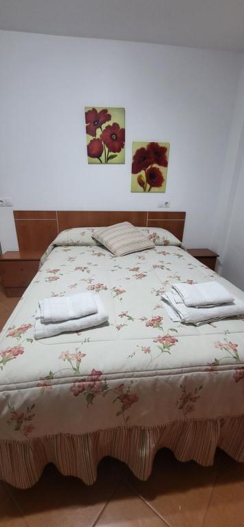 a bedroom with a bed with towels on it at Casa Curro in Benaocaz