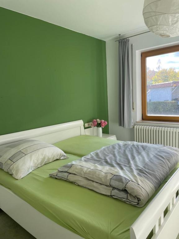 Postel nebo postele na pokoji v ubytování Ruhige Erdgeschosswohnung mit Parkplatz in Erfurt Südost