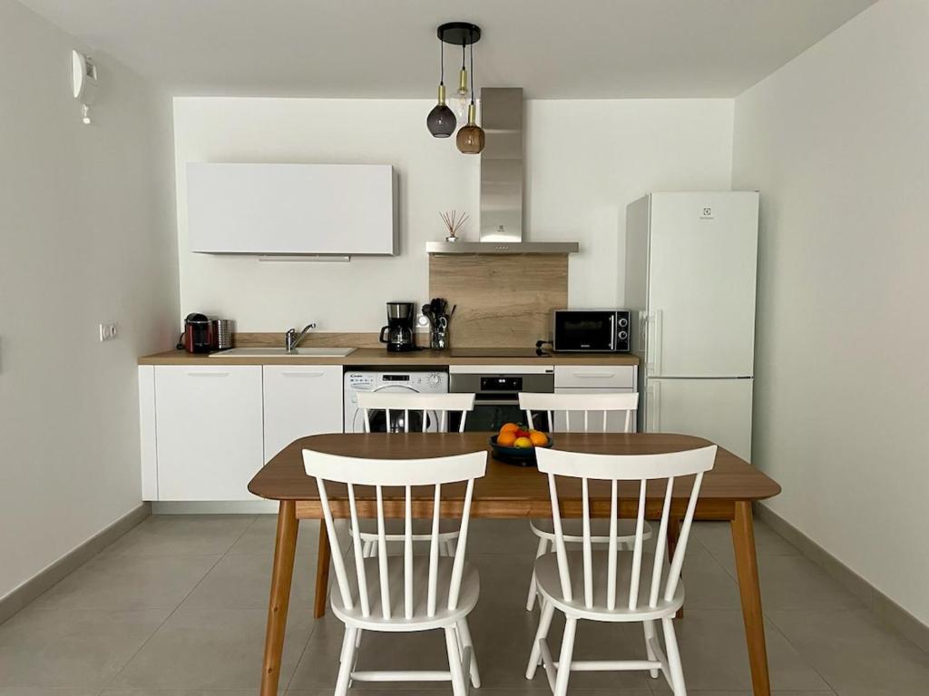 Η κουζίνα ή μικρή κουζίνα στο Port de Bonifacio