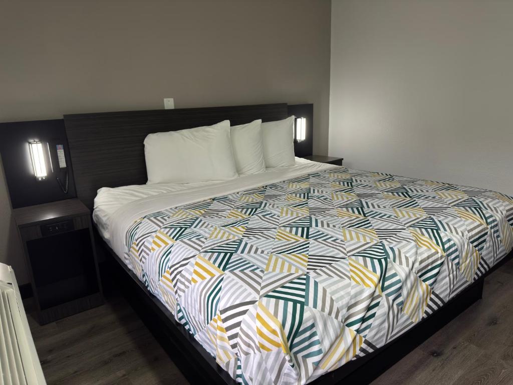 Motel 6-Enfield, CT - Hartford - Kamer Met Kingsize Bed - Niet-Rokers