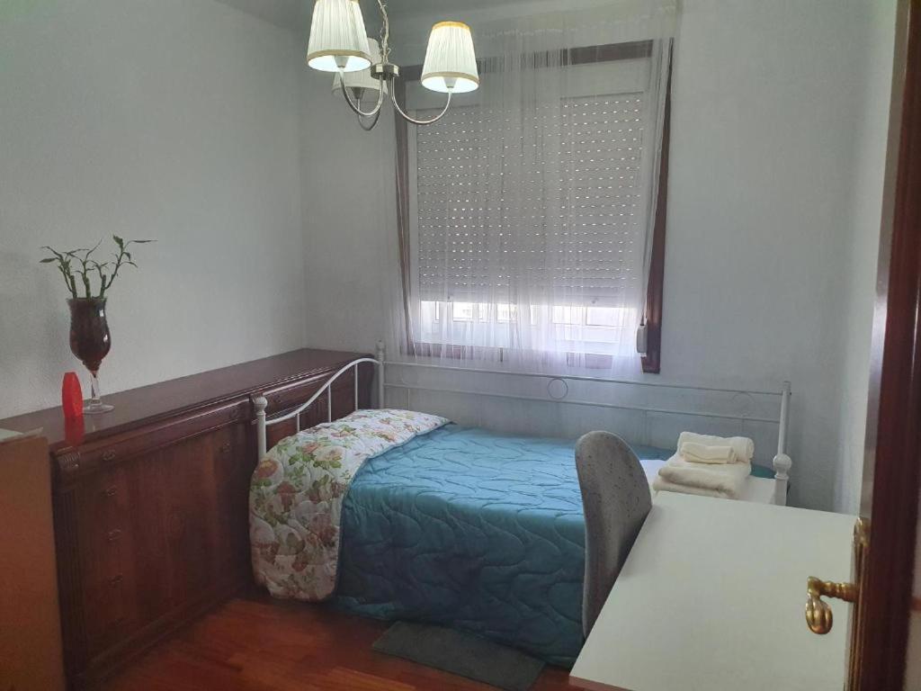 Postel nebo postele na pokoji v ubytování Familia y Grupos Luces Navidad VIGO