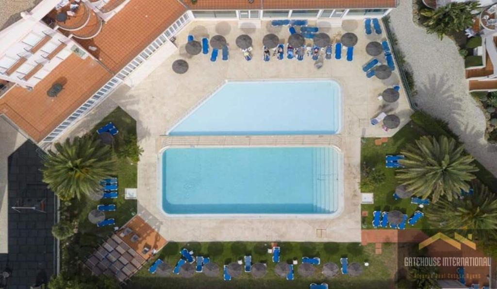 Swimmingpoolen hos eller tæt på Beachside oasis with Pool