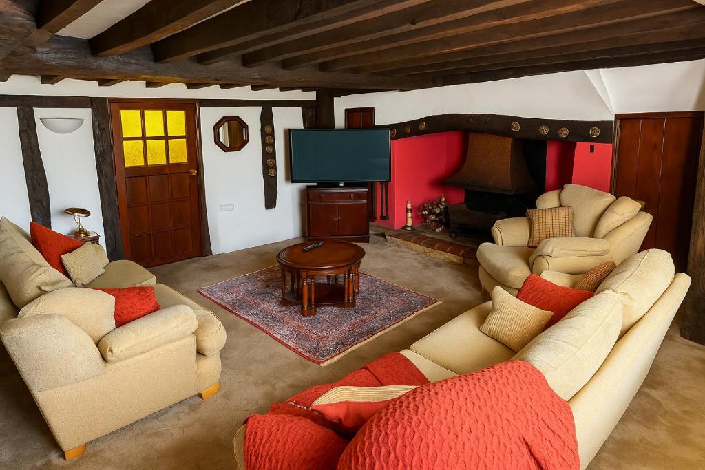 Posezení v ubytování 4 Bed Cottage with Hot Tub near Wyboston Lakes