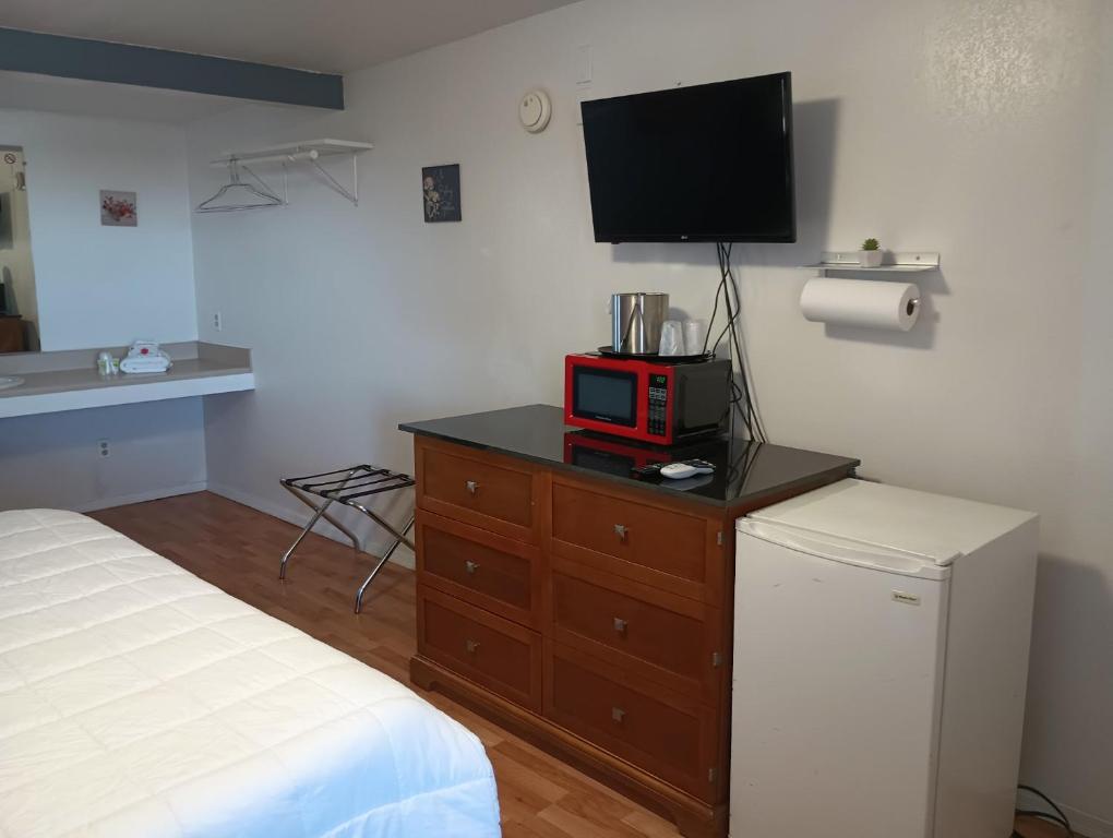 Rose's Motel photo