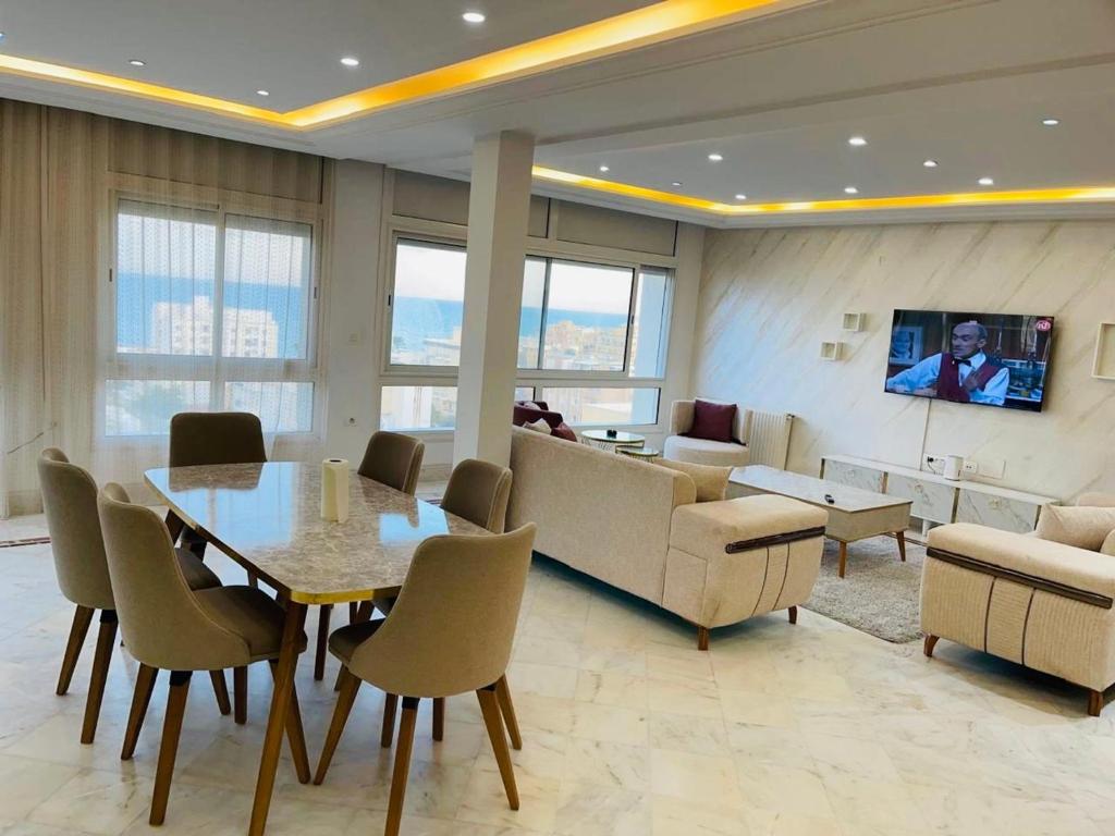 Μια τηλεόραση ή/και κέντρο ψυχαγωγίας στο Luxury Stay with Panoramic Sea Views, Tourist zone