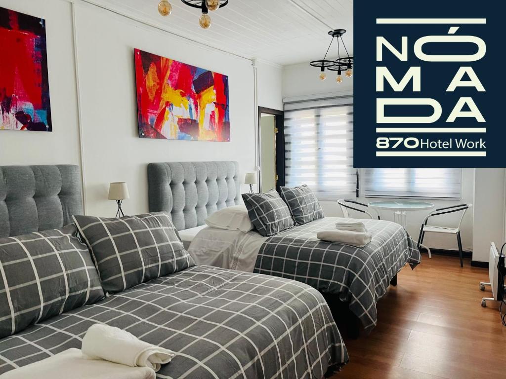 Ένα ή περισσότερα κρεβάτια σε δωμάτιο στο NW Hotel Nomada