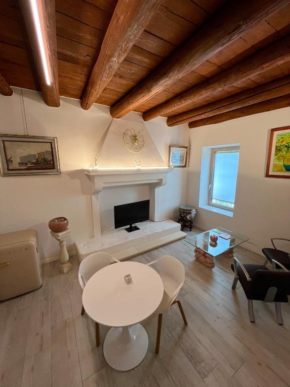 Μια τηλεόραση ή/και κέντρο ψυχαγωγίας στο Your secret place