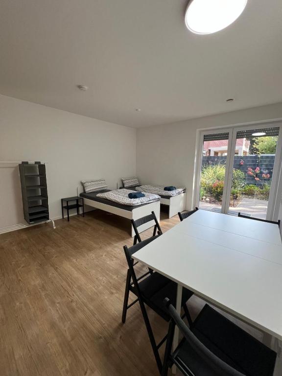 an empty room with a table and a bed in it at Monteurswohnung 5P Lohne in Wietmarschen
