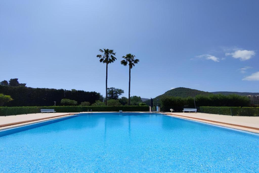 Bazén v ubytování Ginkgo Studio - piscine, proche de la mer, Golf, WIFI nebo v jeho okolí