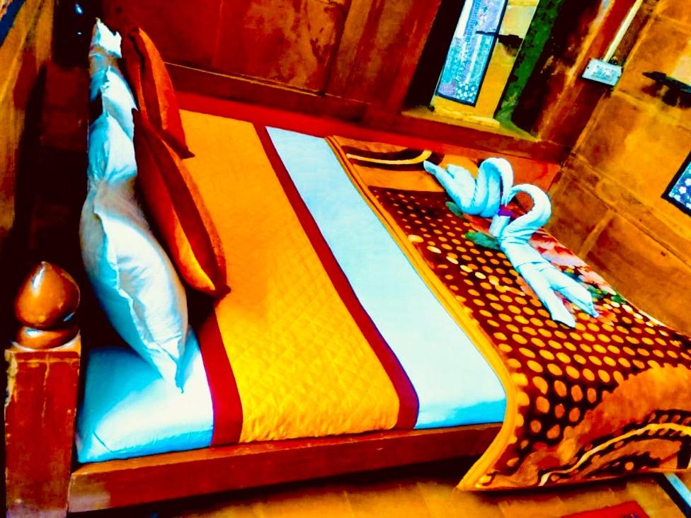 Ένα ή περισσότερα κρεβάτια σε δωμάτιο στο Magical Guest house jaisalmer