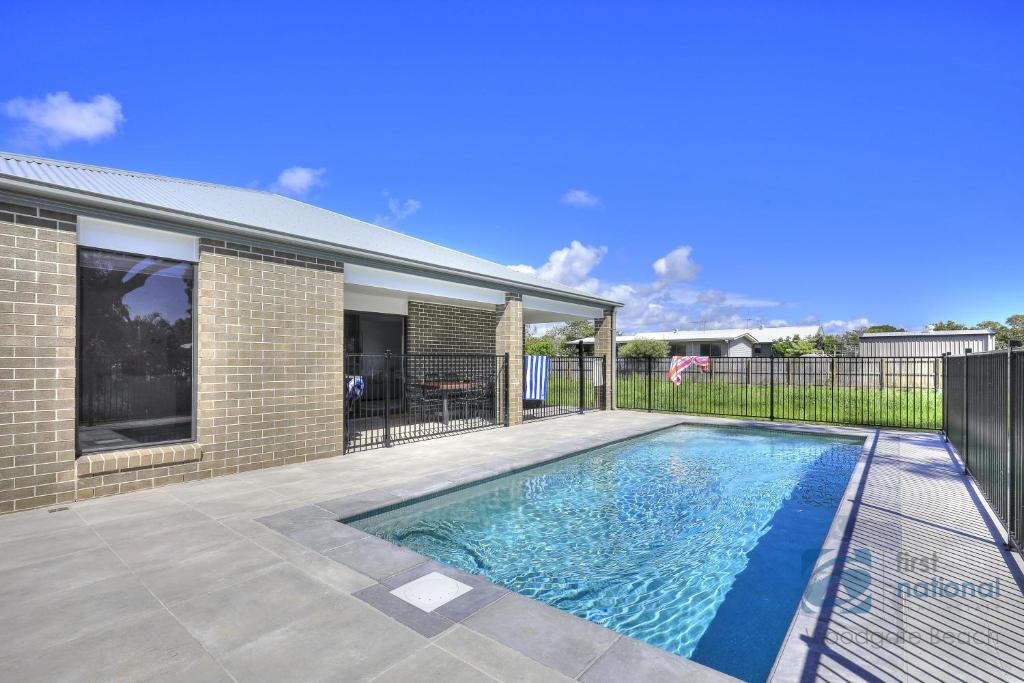 Πισίνα στο ή κοντά στο 28 First Avenue