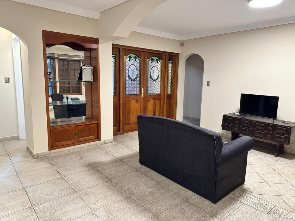 TV a/nebo společenská místnost v ubytování Gran Casa Amplia Ituzaingo Centro Familiar Excelente