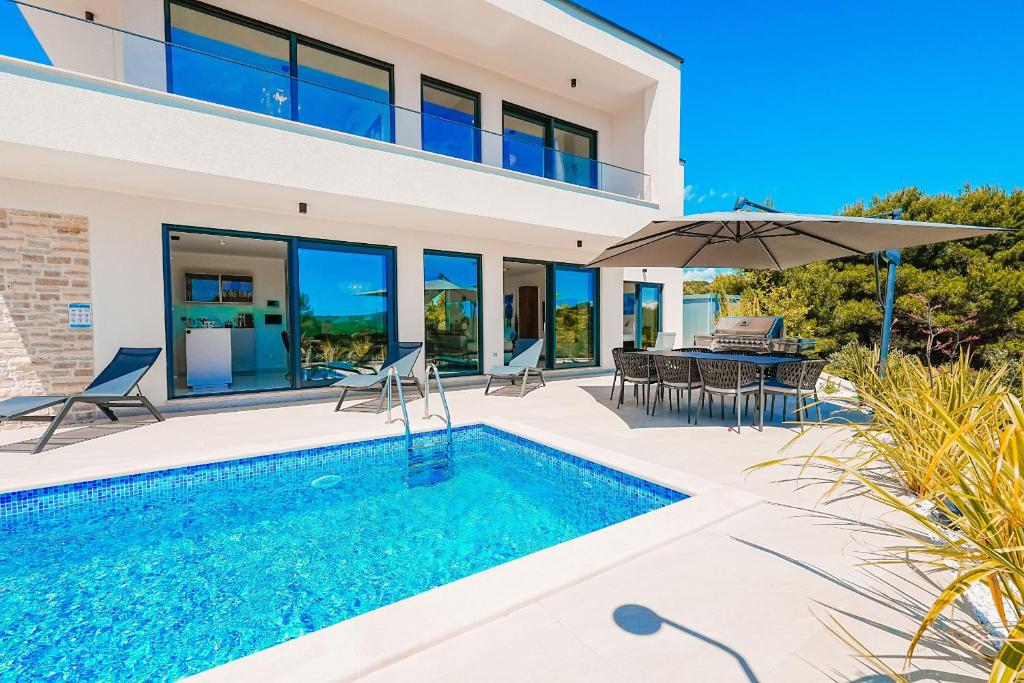 Bazén v ubytování Primosten Hills - West nebo v jeho okolí