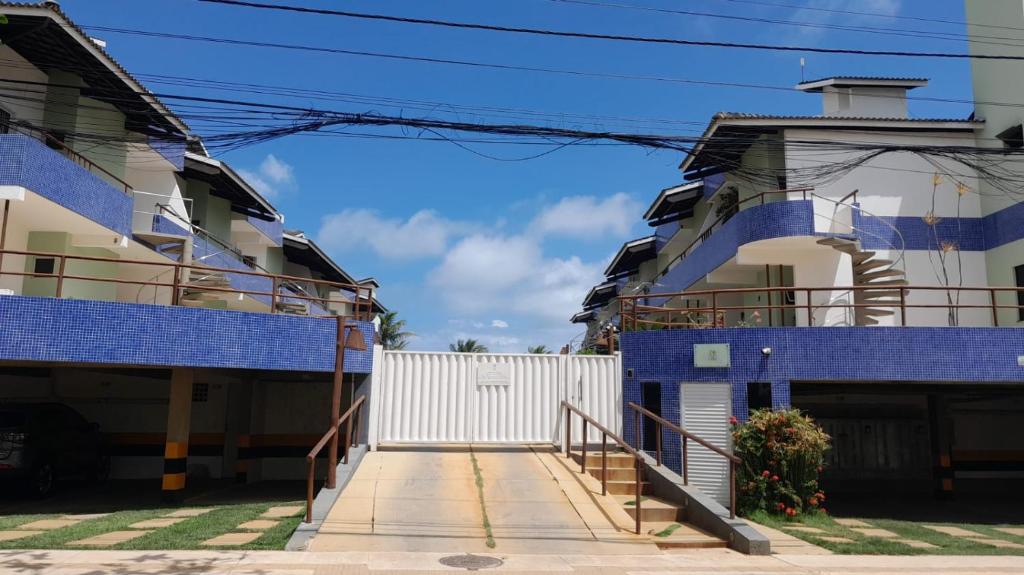 a building with blue tiles on its facade at Itacimirim 3 quartos pé na areia in Camaçari