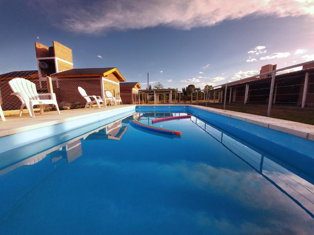 Bazén v ubytování El Canto De Los Pájaros nebo v jeho okolí