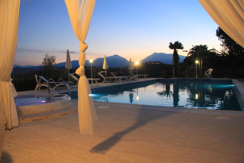 Bazén v ubytovaní Anthos Casa Vacanze alebo v jeho blízkosti