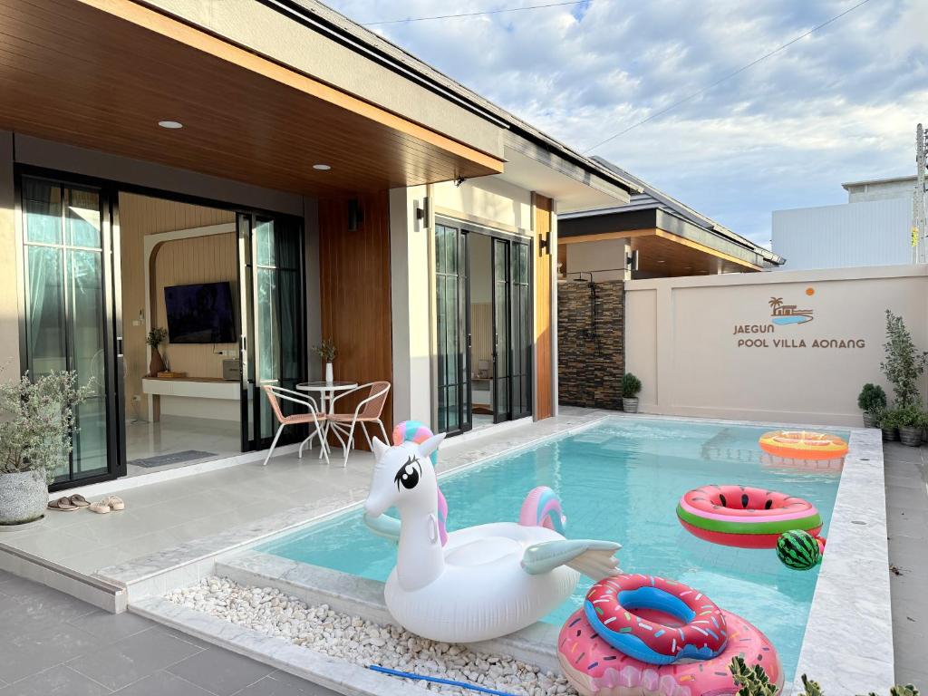 Bazén v ubytování Jaegun Pool VIlla Aonang nebo v jeho okolí