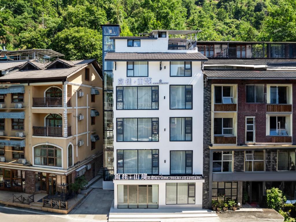 Tòa nhà nơi chỗ nghỉ nhà dân tọa lạc