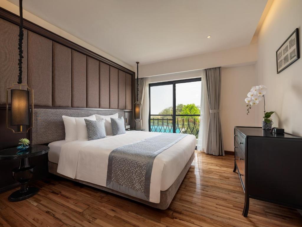 Phòng Deluxe Giường Đôi Có Ban Công