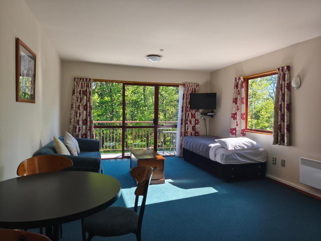 
Deluxe One-Bedroom Apartment
