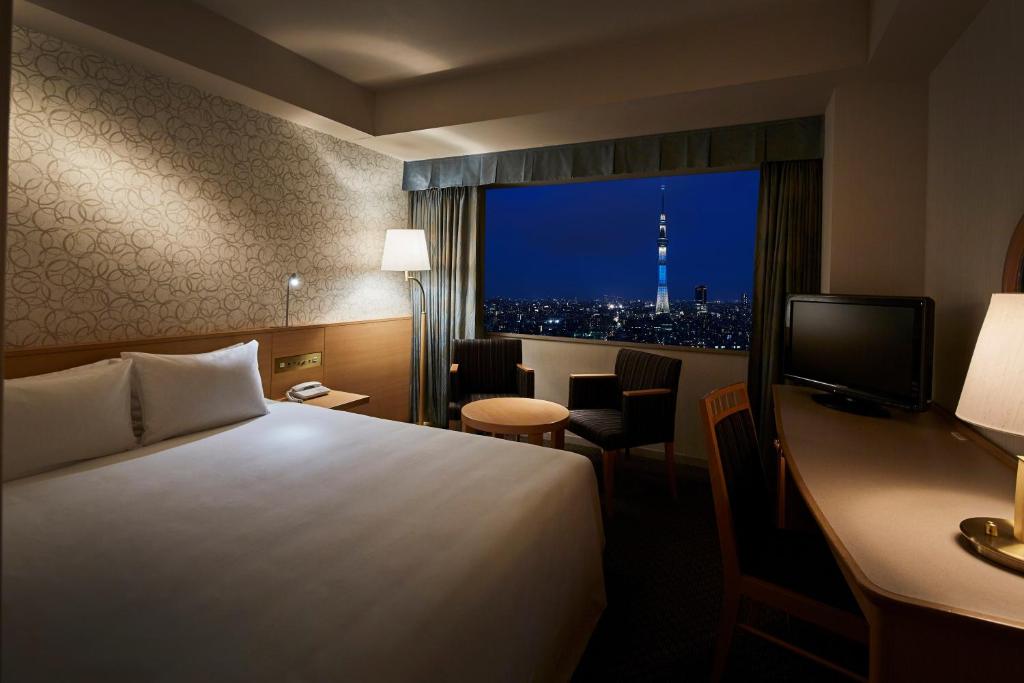 Postel nebo postele na pokoji v ubytování Tobu Hotel Levant Tokyo