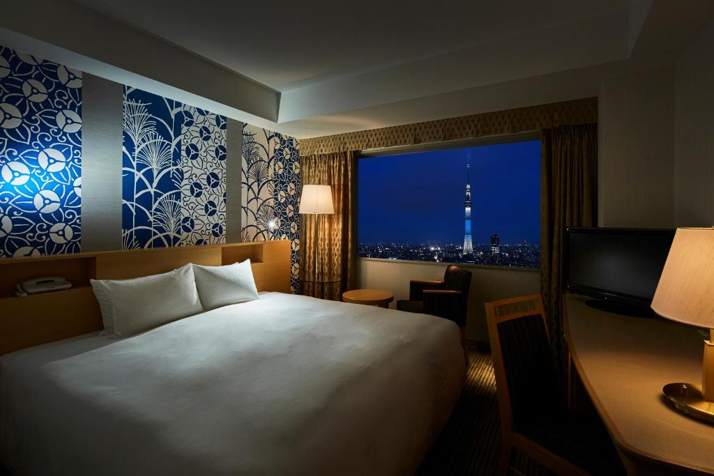 Postel nebo postele na pokoji v ubytování Tobu Hotel Levant Tokyo