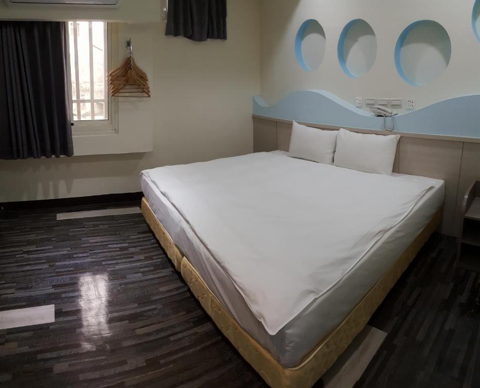 Postel nebo postele na pokoji v ubytování 微旅時尚旅店