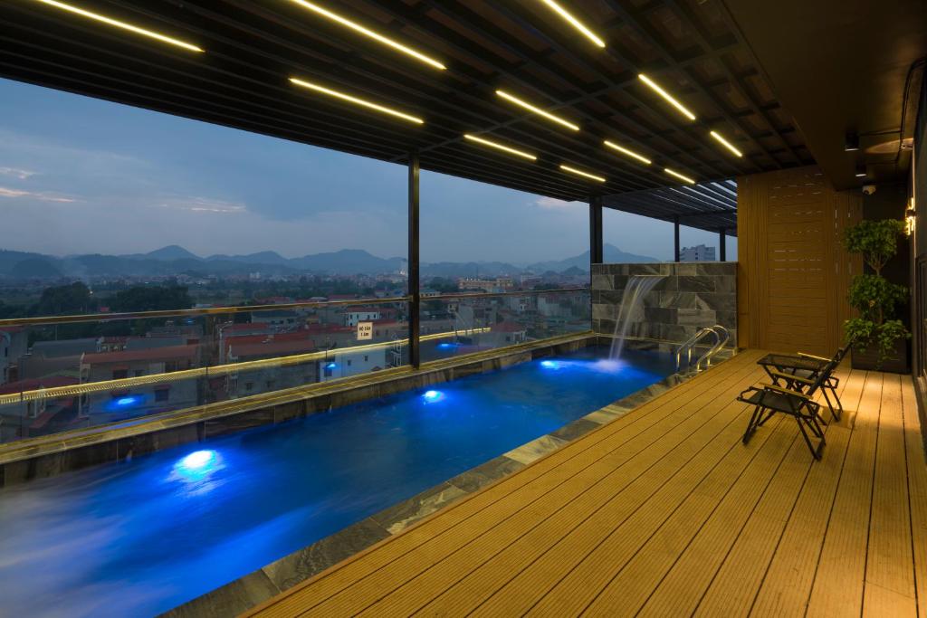 a swimming pool on the roof of a building at BBQ Hotel with Swimming Pool in Lạng Sơn in Lạng Sơn