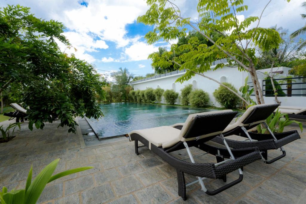 Uppuveli Beach by DSK - 9