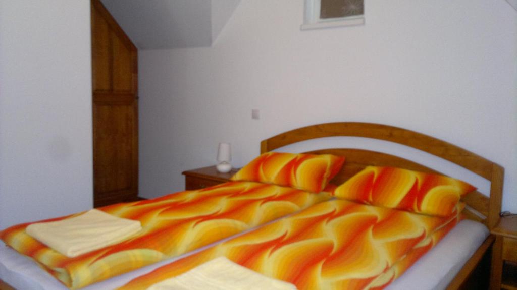 Postel nebo postele na pokoji v ubytování Imola Vendégház