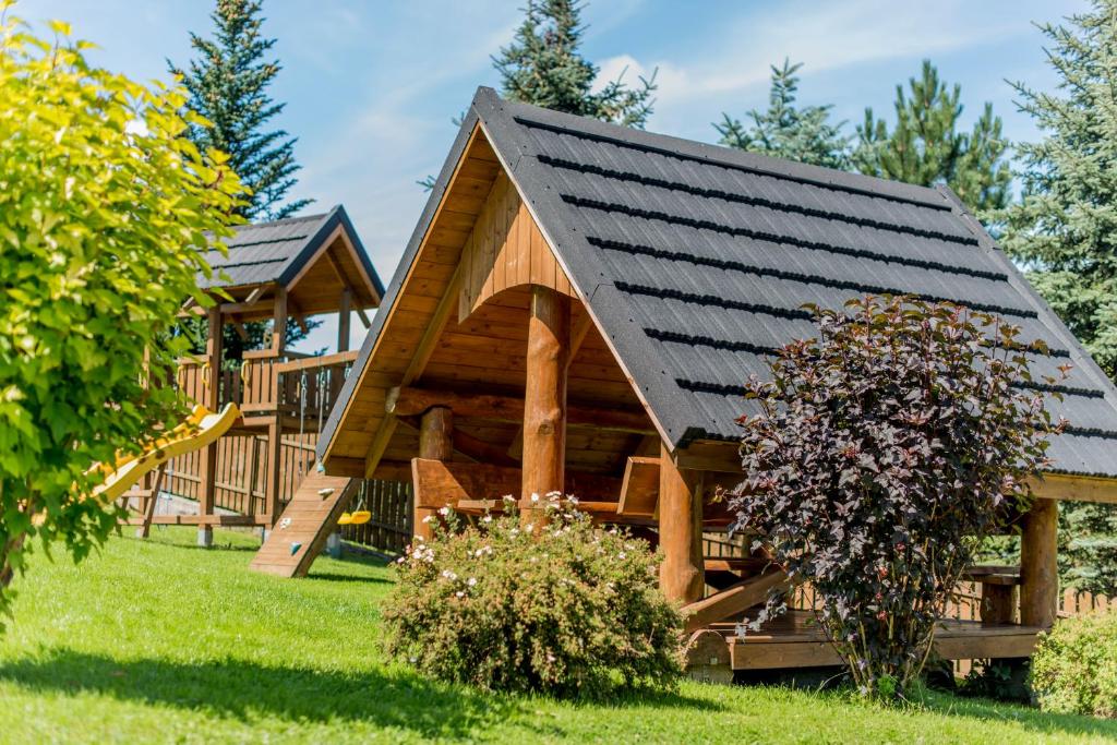 Vonkajšia záhrada v ubytovaní Pokoje Apartamenty Pod Limbą
