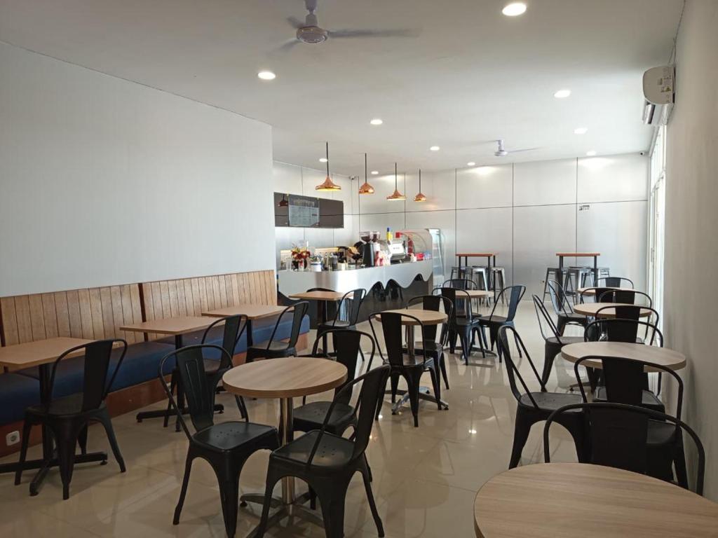 Εστιατόριο ή άλλο μέρος για φαγητό στο Ketje Capsule Bandara Raden Inten II