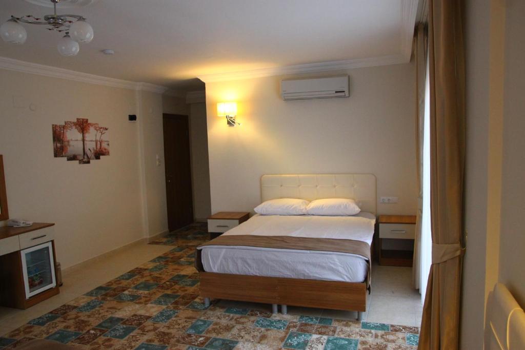 Postel nebo postele na pokoji v ubytování Deveci Hotel