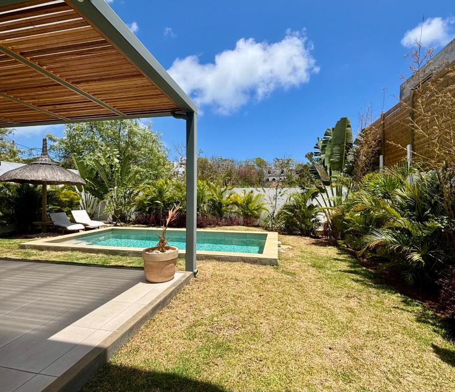 Swimmingpoolen hos eller tæt på Two bedroom villa with pool for the perfect holiday in Mauritius