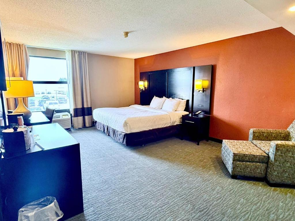 Clarion Inn & Suites Evansville Eastland Area - Chambre Lit King-Size - Non-Fumeurs