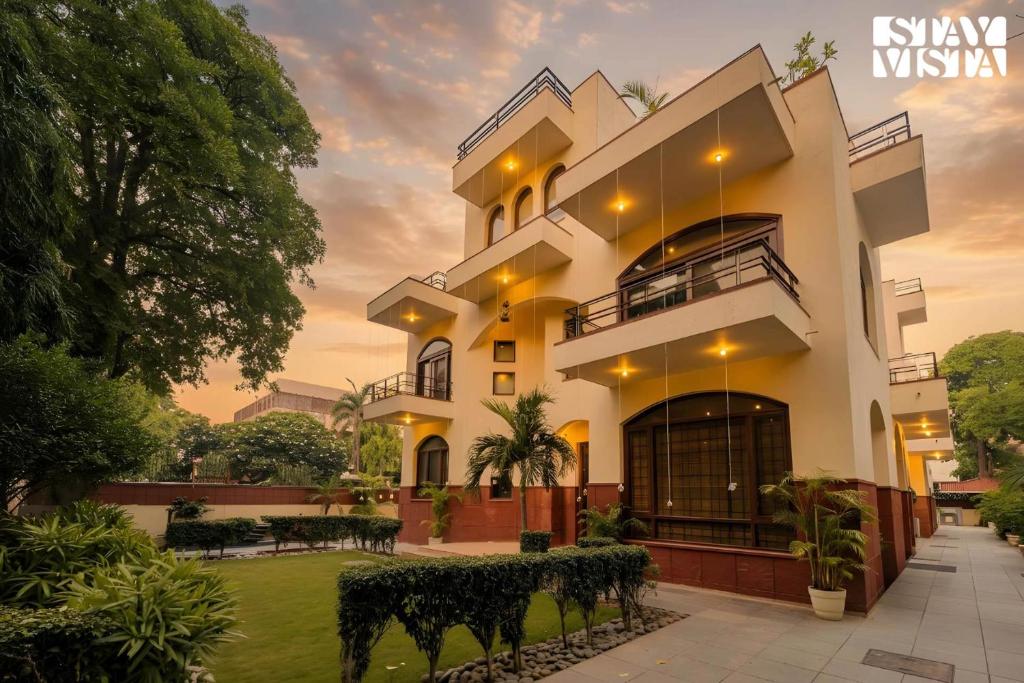 a villa in the suburbs of jaipur at StayVista at Moets Palm Villa with BBQ & Bonfire in Gurgaon