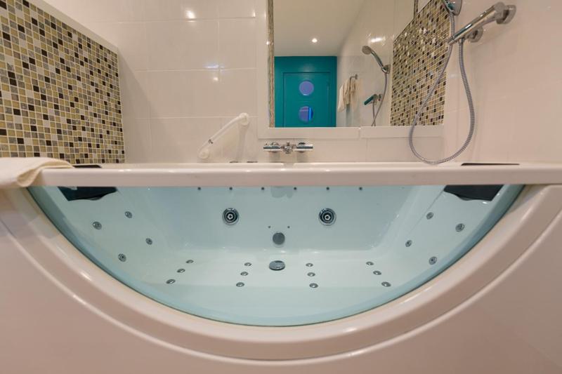 Citotel Le Regina Bordeaux Gare Saint-Jean - Resim 43