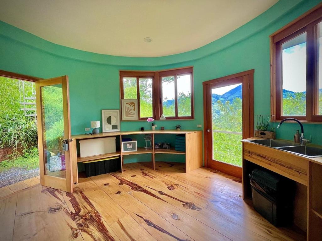 Η κουζίνα ή μικρή κουζίνα στο House on the Hill 1BR Costa Rica Jungle Escape
