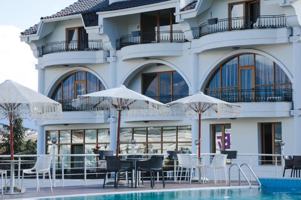 Bazén v ubytování Balkan Crest Resort nebo v jeho okolí