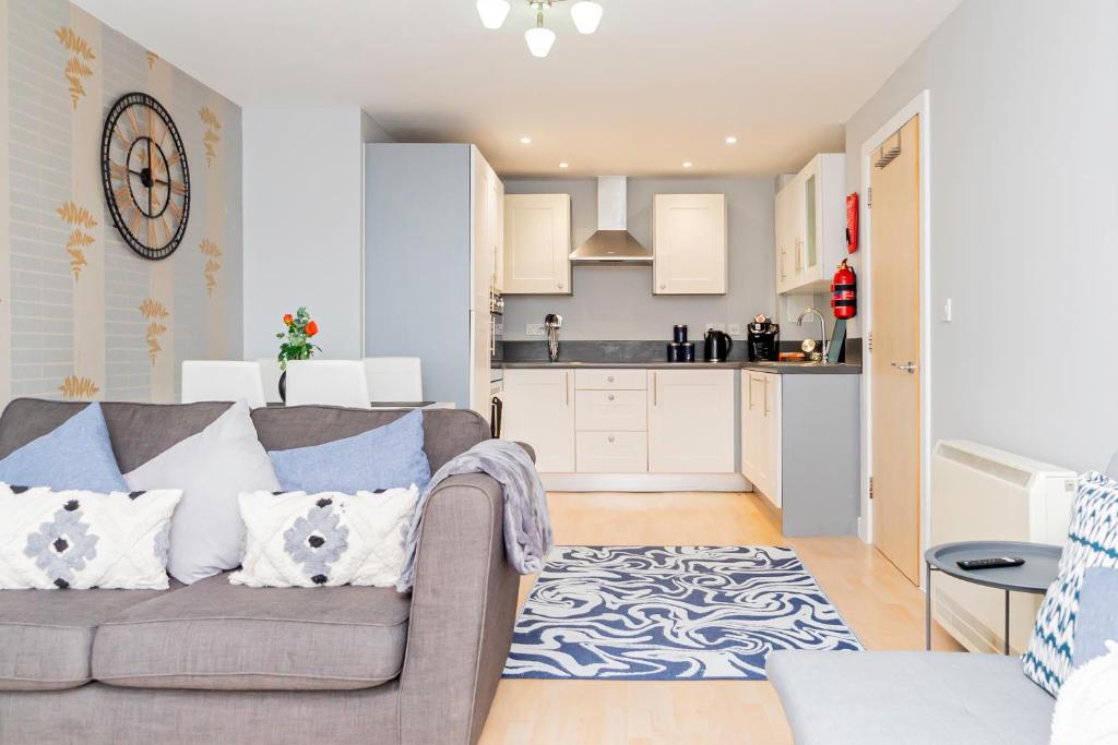 Køkken eller tekøkken på Modern Comfort 2-Bed, 2-Bath with Lift Access