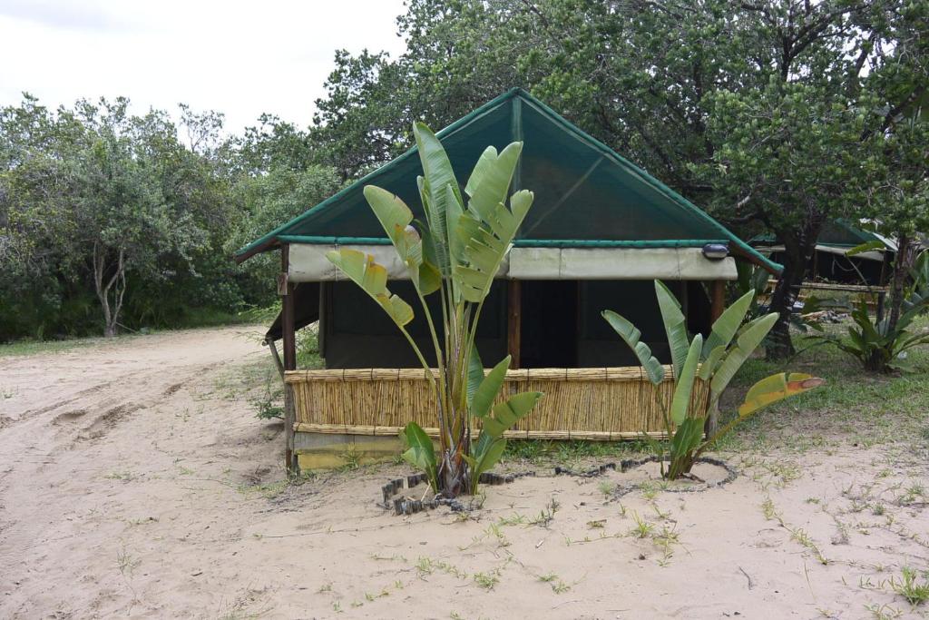 a small building on the side of a dirt road at Amangwane Tented Camp in Enkovukeni