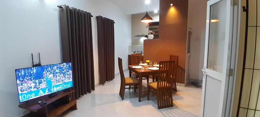 TV a/nebo společenská místnost v ubytování SHA Apartments