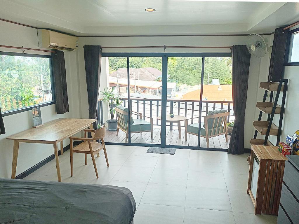 The Reef Hotel & Studios - 6